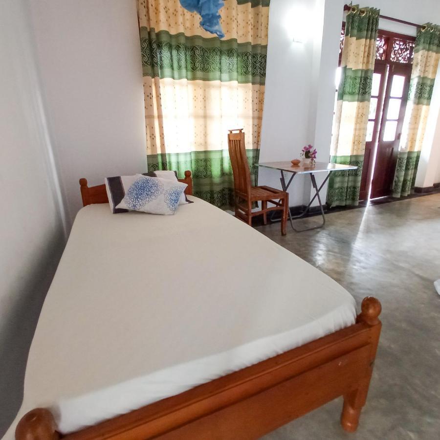 Bluebell Guest House Unawatuna Buitenkant foto